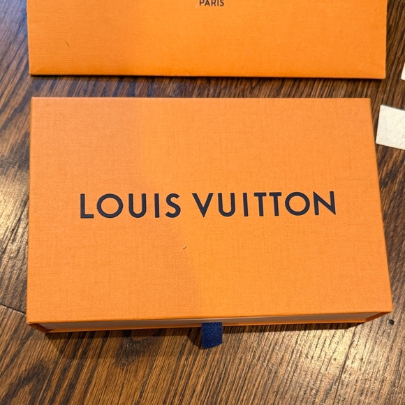 Louis Vuitton Sarah Wallet - Picture 10 of 14
